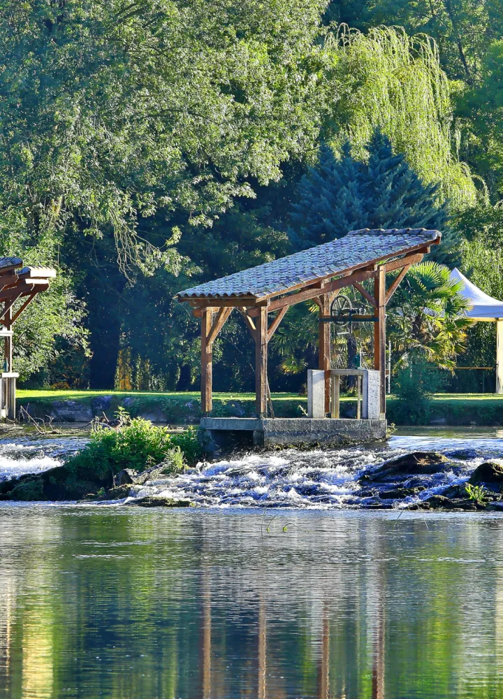 Pecherie_sur_le_fleuve_Charente_a_Mosnac-Saint-Simeux