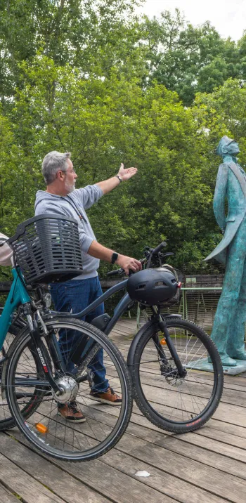 Statue de Corto Maltese - Cité de la BD