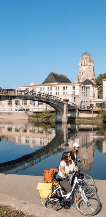 Saintes depuis les berges