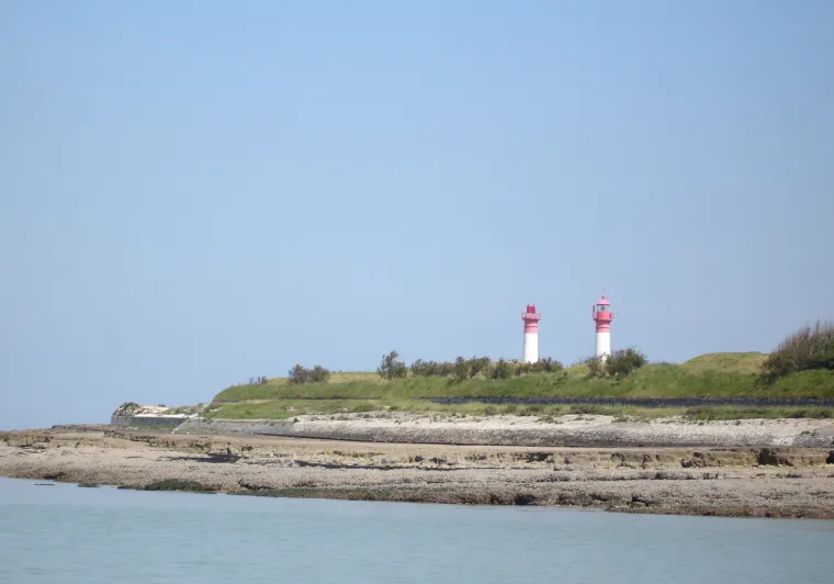 Phare et Grande Plage à l'île d'Aix