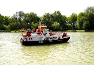 Balade en bateau miniature à Saint-Savinien