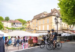 Le marché de Sarlat à vélo