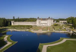 Le château de La Roche Courbon sur La Flow Vélo