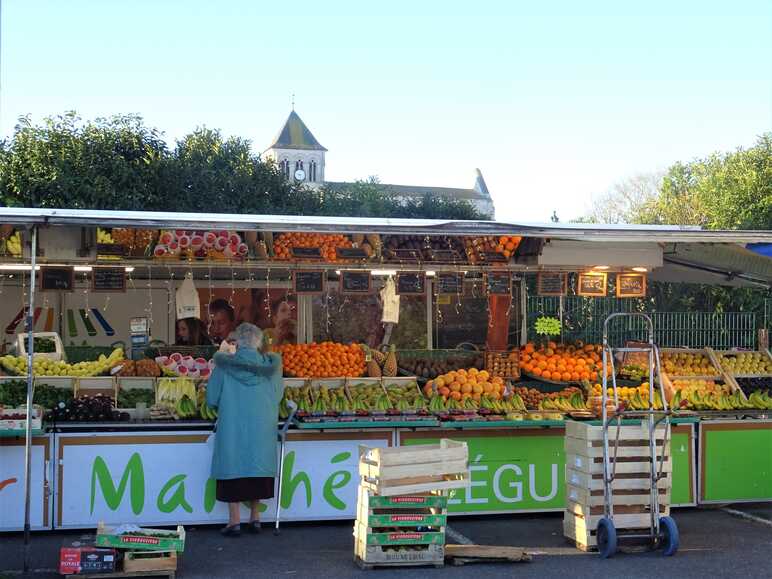 Marché fermier de Chaniers (Charente-Maritime)