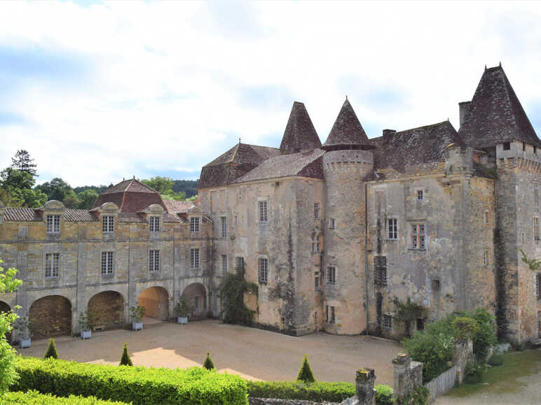 Le Château de la Marthonie Saint Jean de Côle (Dordogne)
