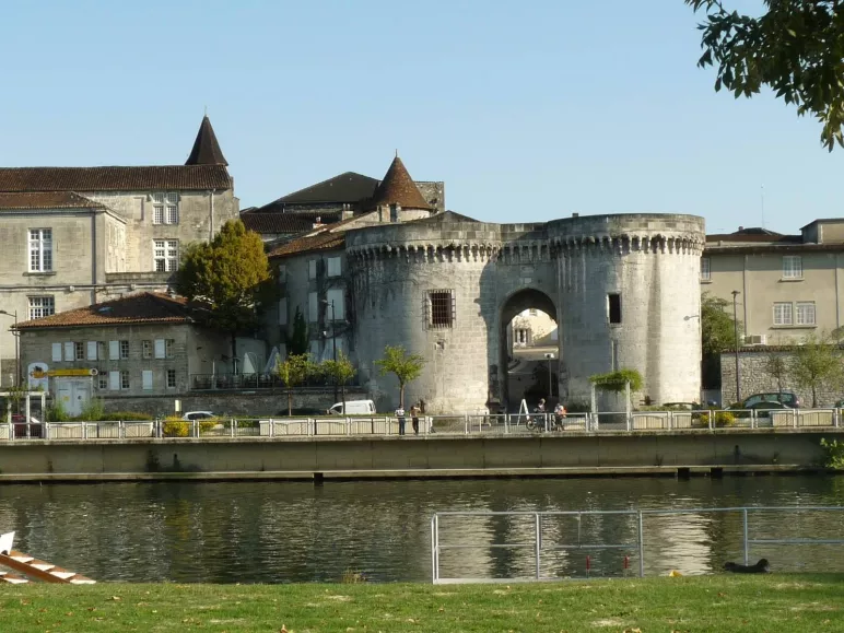 Les tours de Cognac sur La Flow vélo